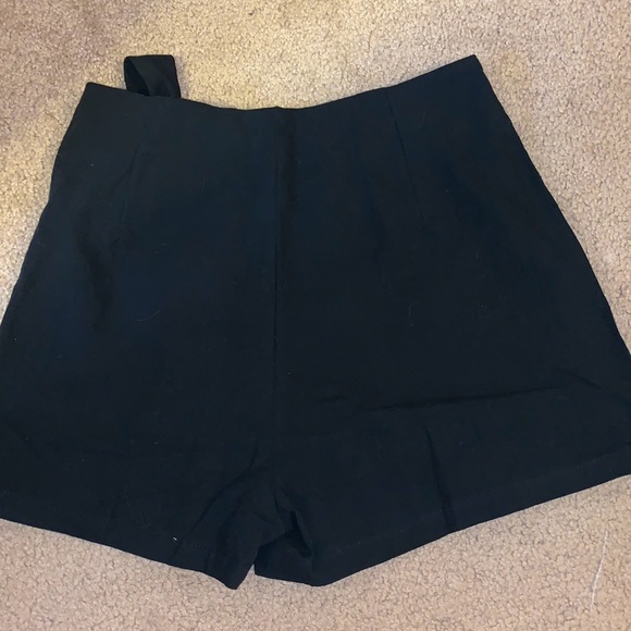 shorts but a skirt in the front, bow on the side. - Picture 2 of 4
